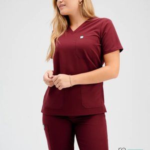 CHLOE RE-GARDE™ - BOURGOGNE - Three Pockets Scrub Top